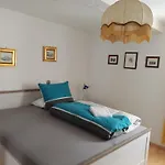 O1 - Gut Ausgestattete 3-zimmer 78qm Fuer 1-3 Personen 1xdz 1xez Apartmán *