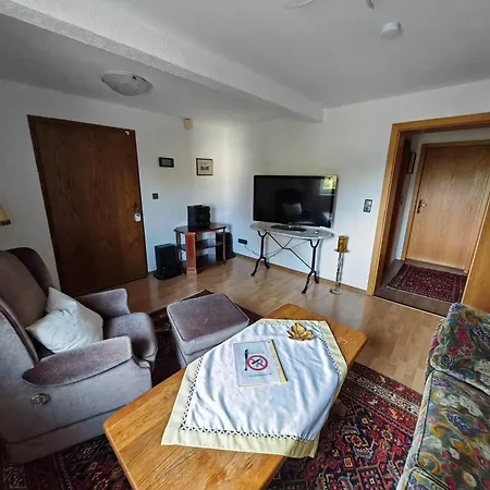 O1 - Gut Ausgestattete 3-zimmer 78qm Fuer 1-3 Personen 1xdz 1xez Apartmán Grafenwohr